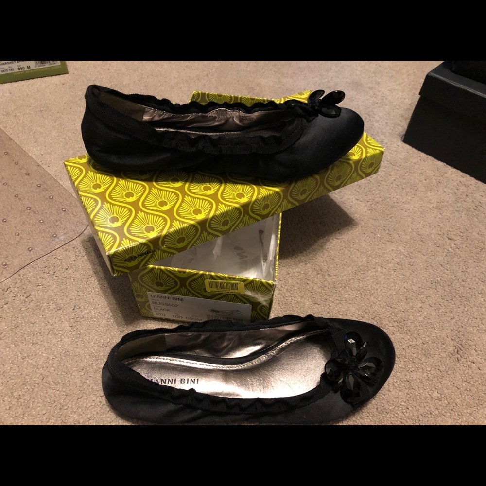Black Giani Bini flats worn 1 time in Black satin